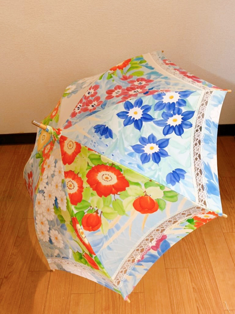 母から娘へ。約40年前に作られ、着られていた着物を傘に